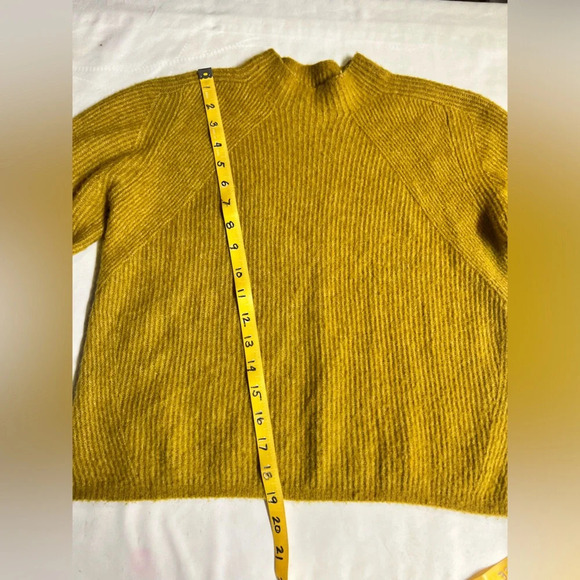 BANANA REPUBLIC Mustard yellow mock neck ribbed crop sweater size S - Picture 13 of 13